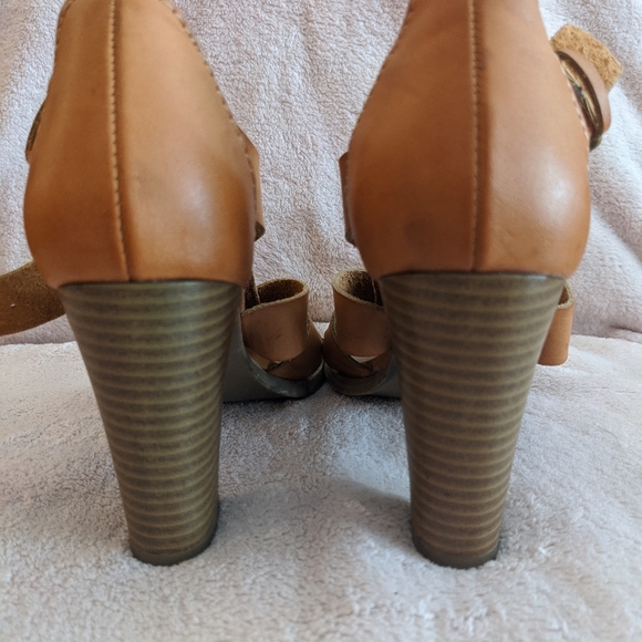 NEW sandals by Report. Size 8 - Picture 4 of 4